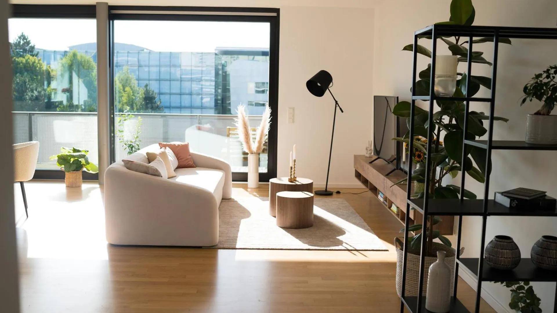 Moderne Ferienwohnung Mit Grosszuegigen 100Qm In Der Dresdner Altstadt Dresden 0*,